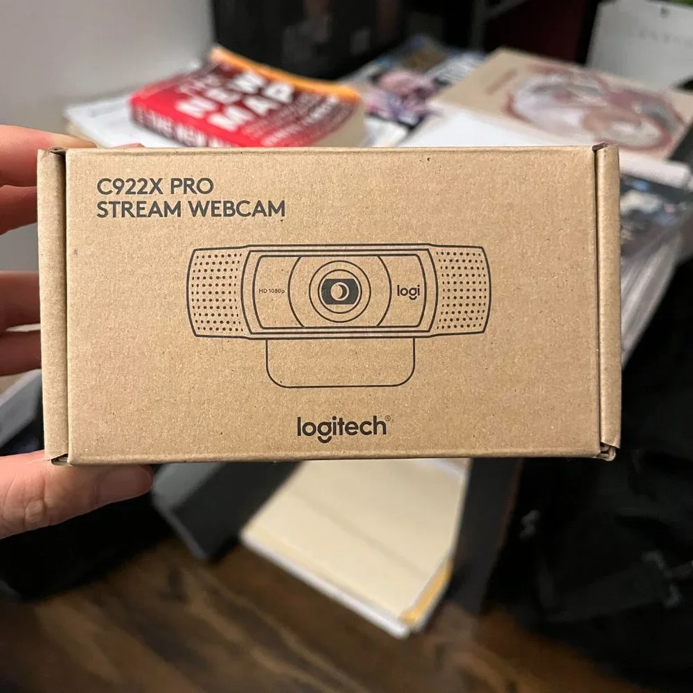 Logitech Webcam for Streamers (Full 1080p HD) + Privacy Shutter